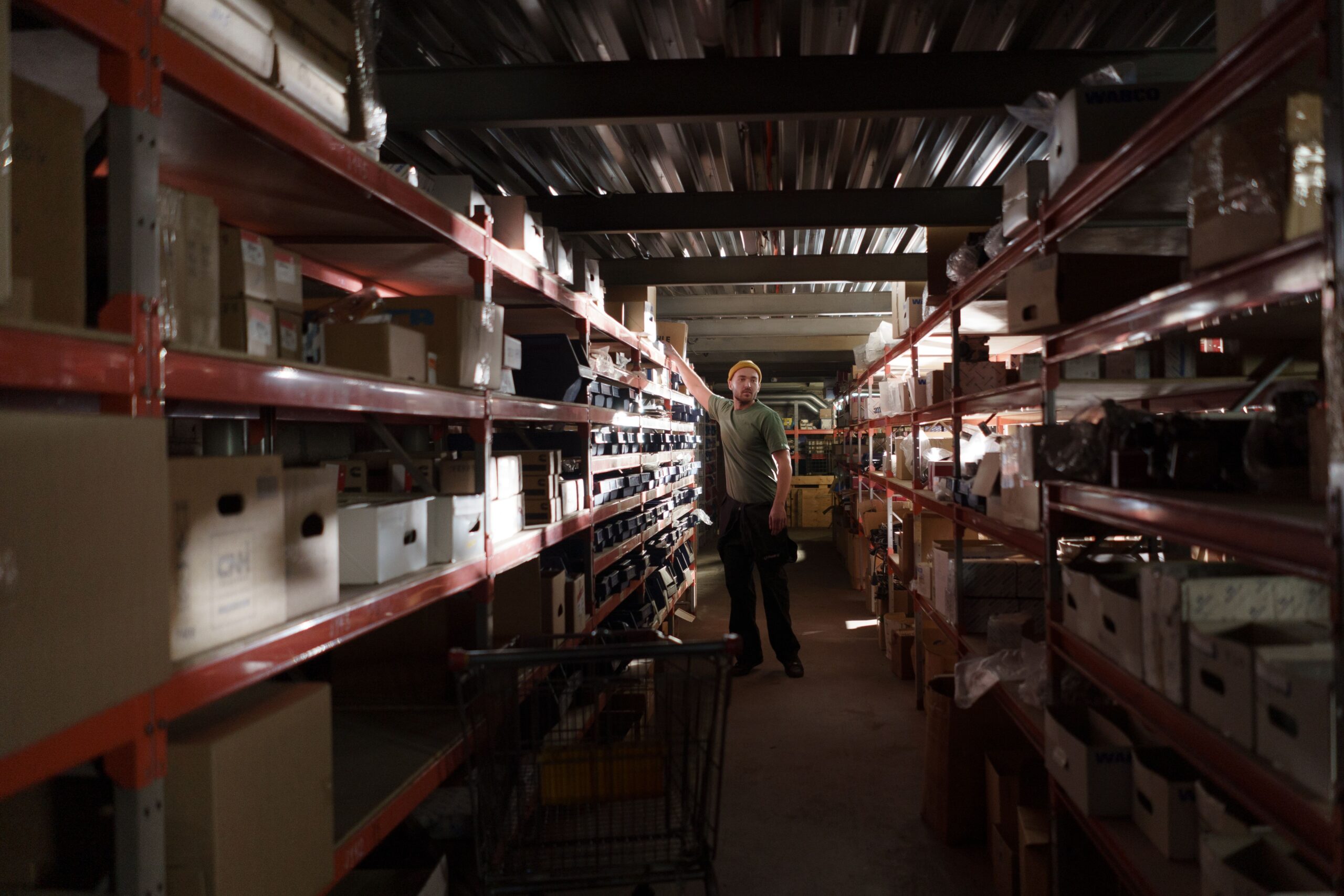 splitflow-style professional warehouse scene